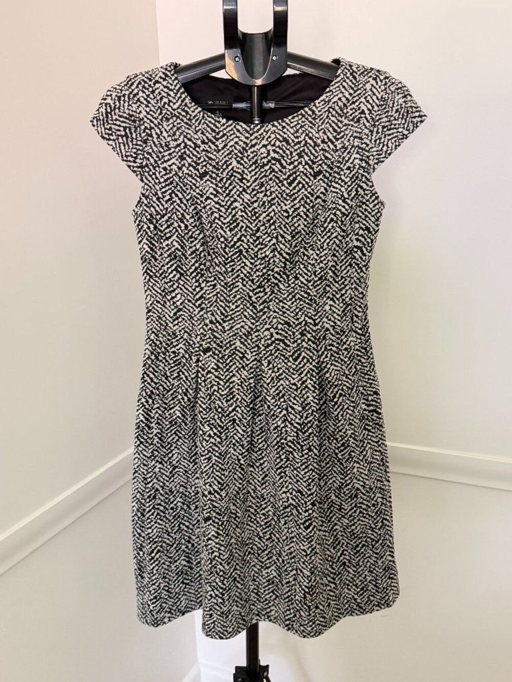 AB Studio Light Gray & Black Textured Dress Size 6